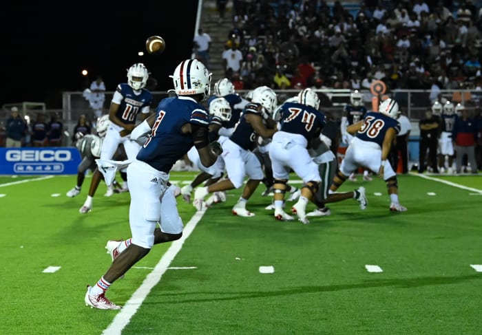 Chaminade-Madonna vs Miami Central Football - Robson Lopes - 08-26-20231001